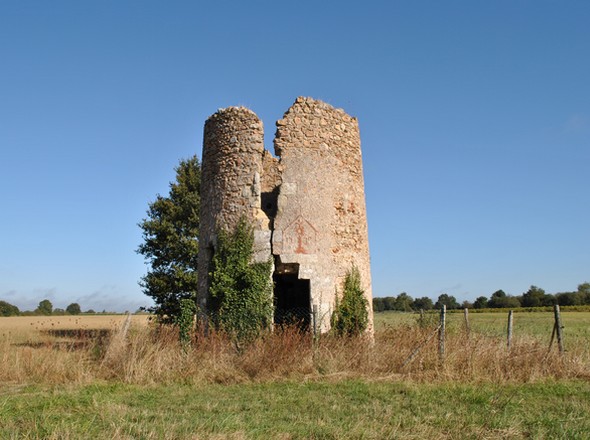 Ancien moulin de St Etienne de Chigny, autre vue