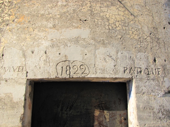 Date inscrite au-dessus de la porte du moulin Guindon