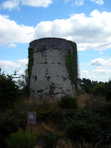 Un premier moulin tour sur la Butte aux 5 moulins