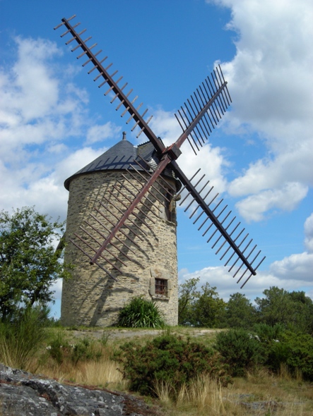 Le moulin complet de la Butte aux 5 moulins, autre face