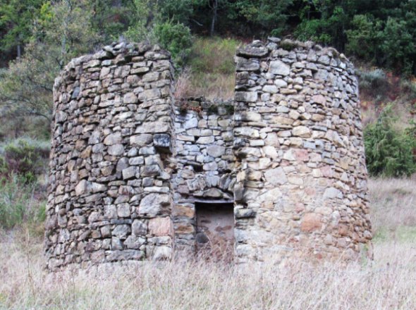 Ancien moulin de St Jean de Paracol, vue sur la 2e porte