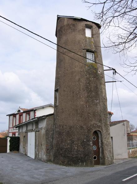 Moulin dans le quartier des 3 moulins  St Julien de Concelles