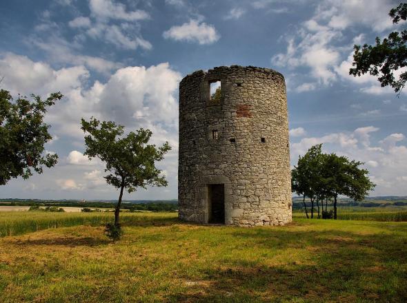 Ancien moulin  St Lonard