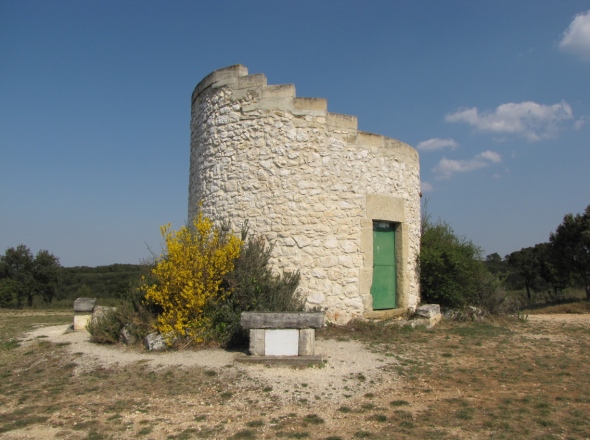 Ancien moulin  St Mamert, autre vue