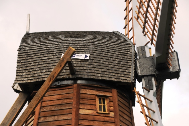 Toit et t�te de l'arbre du moulin de l'Aile - St Martin au Laert