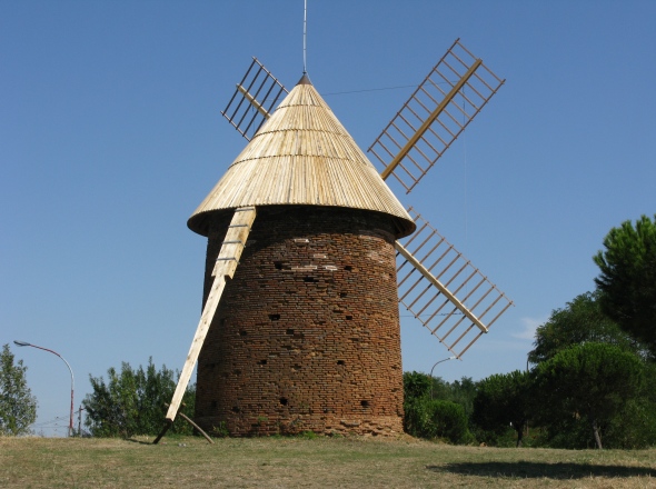 Toit, ailes, plancher intrieur et queue du moulin, tout neufs !