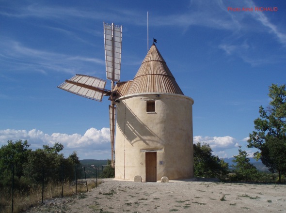 Le moulin de St Michel l'Observatoire restauré
