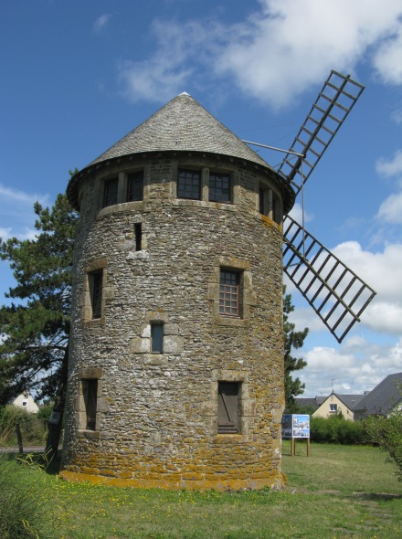 Moulin de St Pair sur Mer - autre vue