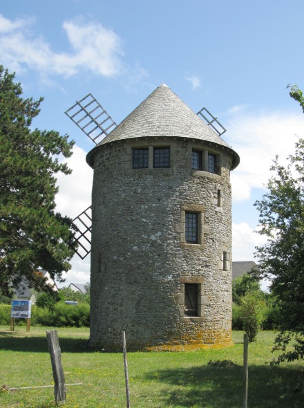 Moulin de St Pair sur Mer - autre vue