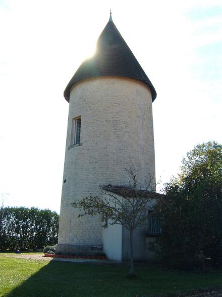 Moulin prs de Courjon La Gravelle - environs de St Pierre de Juillers