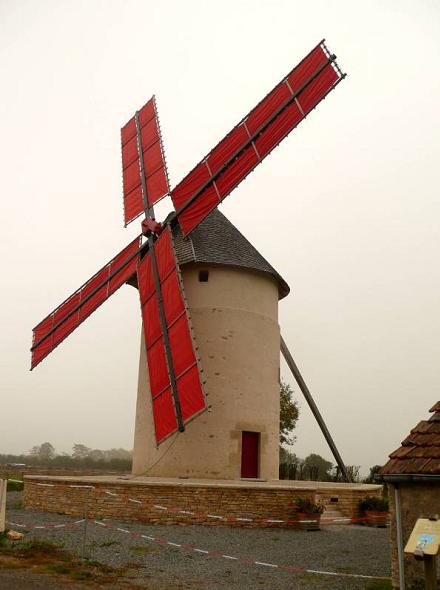 Le moulin des vents, avec ses ailes entoiles