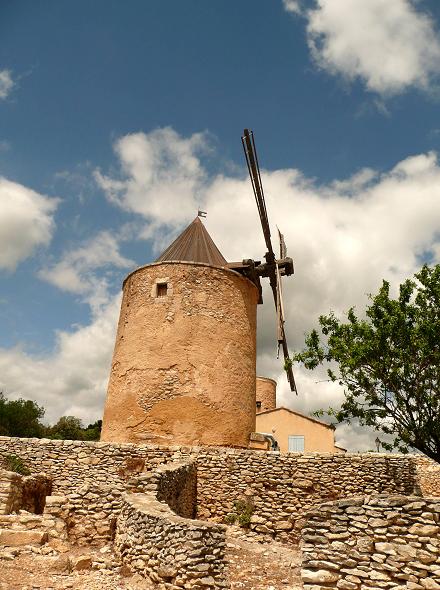 Moulin de St Saturnin les Apt, autre face