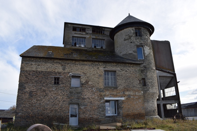 Le moulin de la barre avec son nouveau toit
