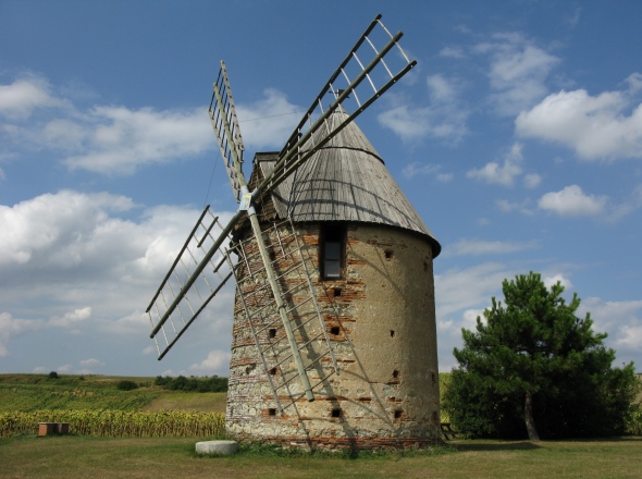 Moulin de Pesquies - St Sulpice sur Lze, de ct