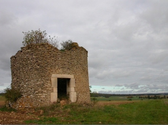 Ancien moulin  Vassy sous Pisy