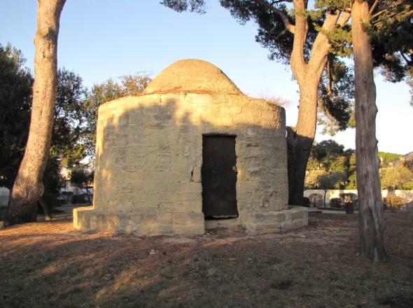 Un ancien moulin  vent, rue du moulin  vent