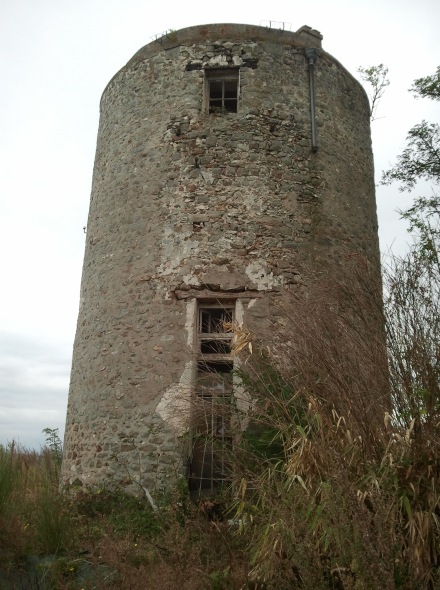 Ancien moulin  Vaux le Pnil