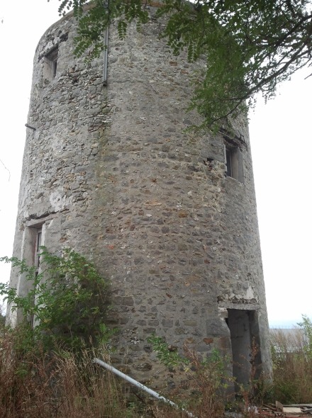 Ancien moulin  Vaux le Pnil, autre vue