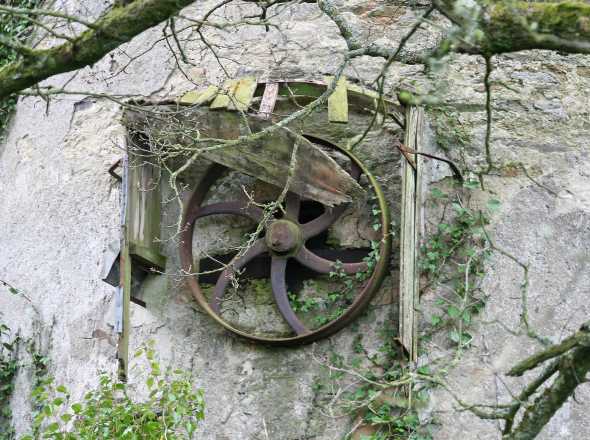 Roue sur le ct de la tour