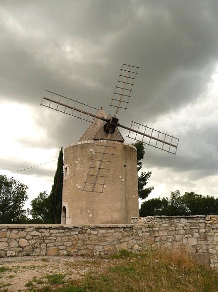 Moulin de Ventabren de face