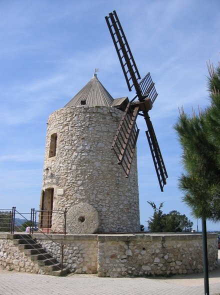 Le moulin Camoin, Office du tourisme, le 1er restaur