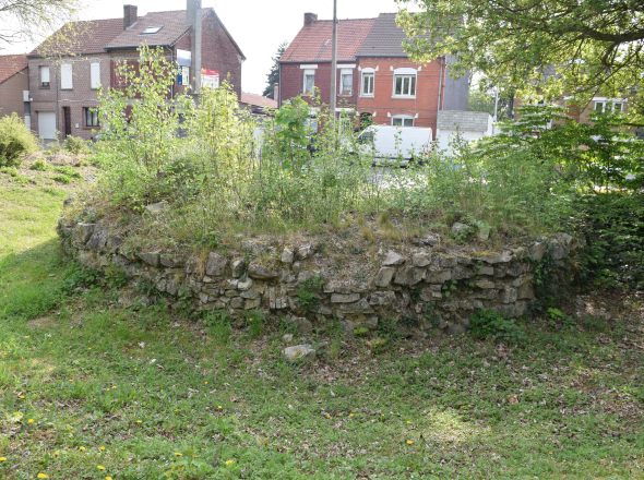 Les restes du Moulin de Fromentin � Auby