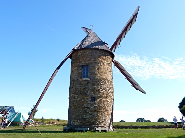 Moulin Bertaud en fonctionnement, orient face au vent