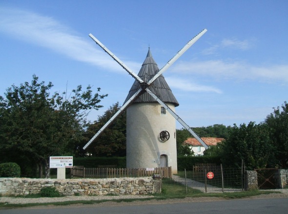 Le moulin de Beurlay de face