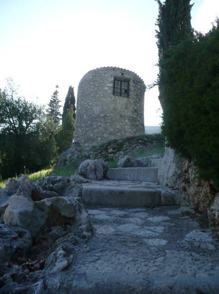 Les marches qui mnent  l'ancien moulin