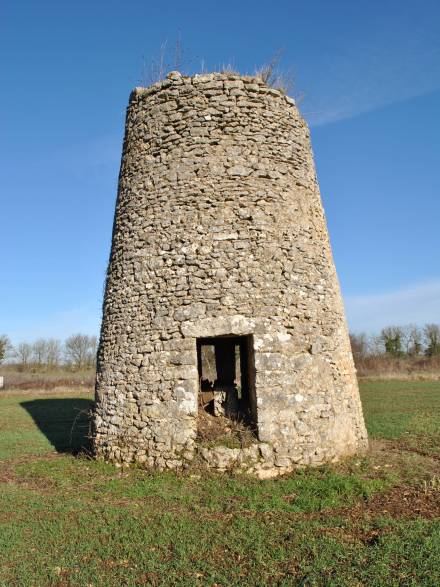 Ancien moulin à Chiré en Montreuil, autre vue