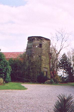 Moulin d'Yonville en 2003 - Citernes