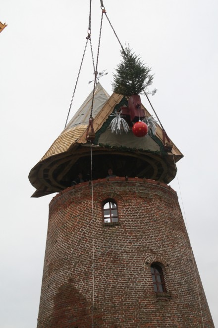 Pose du toit sur la tour