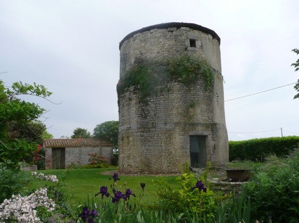 Moulin de Neuillon à Courçon - autre face, côté jardin