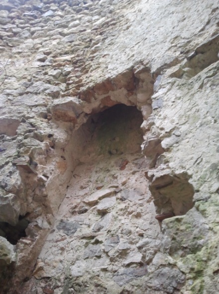 Intrieur du moulin de Boyauville, conduit de la chemine