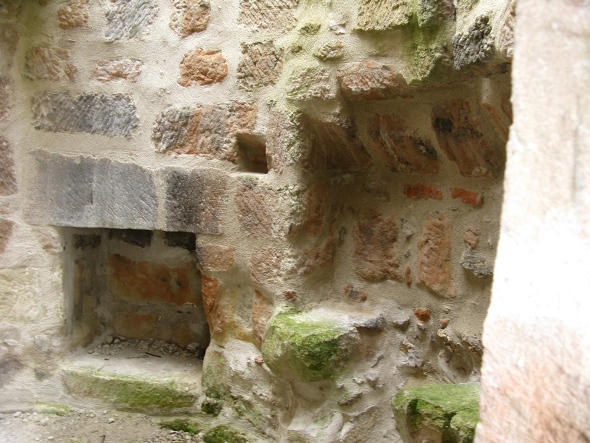 L'ancienne cheminée du moulin, l'intérieur restauré