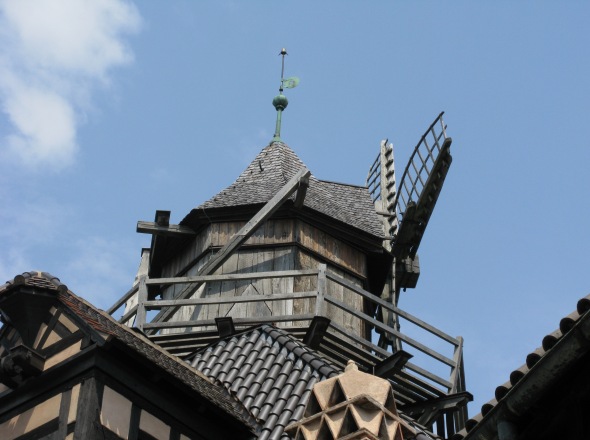 Le moulin vu de la cour, dpart des visites