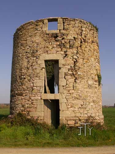 Ancien moulin prs du Verger  Hnansal