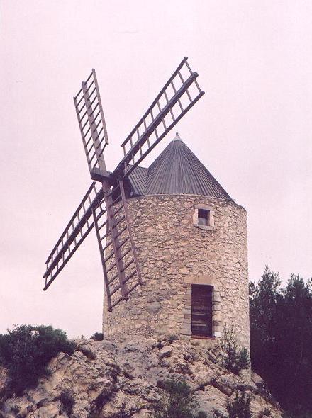 Les Pennes Mirabeau - moulin tour provenal - ailes symtriques