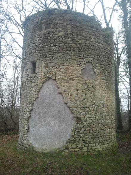 Autre vue, des travaux sur la tour sont ncessaires