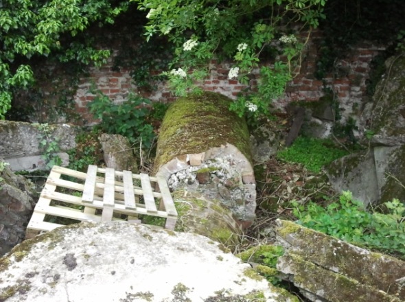 Restes d'un moulin � Mailly Maillet, plus pr�s