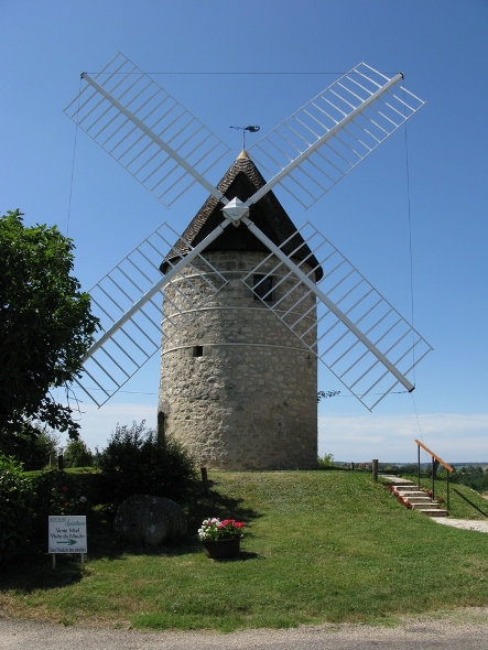 Le moulin du Télégraphe à Marmande, de face