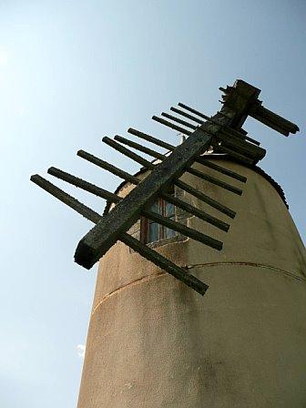 L'aile brise du moulin de Montfaucon