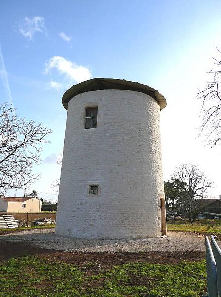 La tour du moulin bien restaure - dcembre 2007