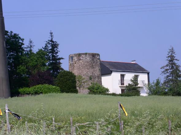 Tour d'un ancien moulin  Boisabeau- Lieu dit au nord de Petit Mars
