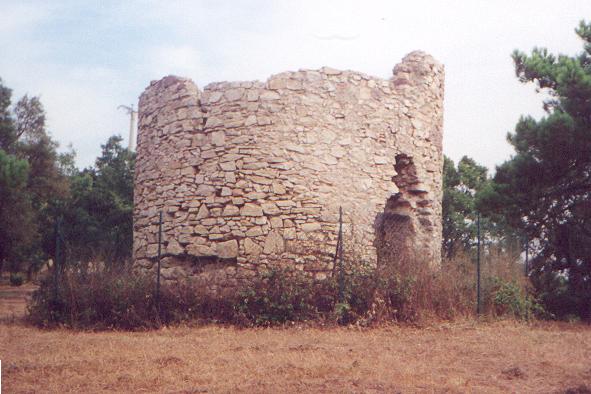 Ruines du moulin qui a été restauré