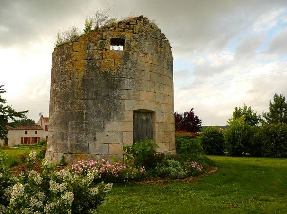 Un des moulin de Bapaume à Soulignonne