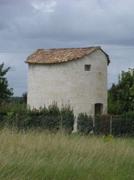 Un des moulin de Bapaume à Soulignonne en 2021