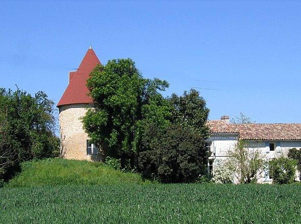 Un des 2 moulins de Poupot - St Fort sur Gironde