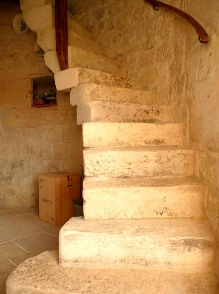 Moulin du bourg - escalier intérieur - St Georges des Coteaux