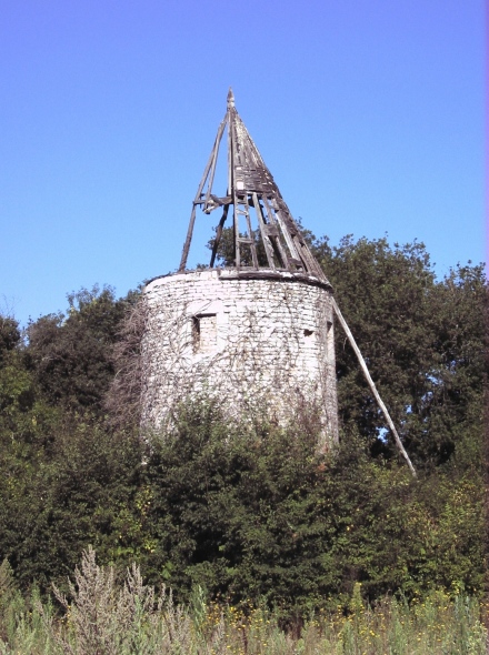 Ancien moulin à Champtier - St Romain de Benet